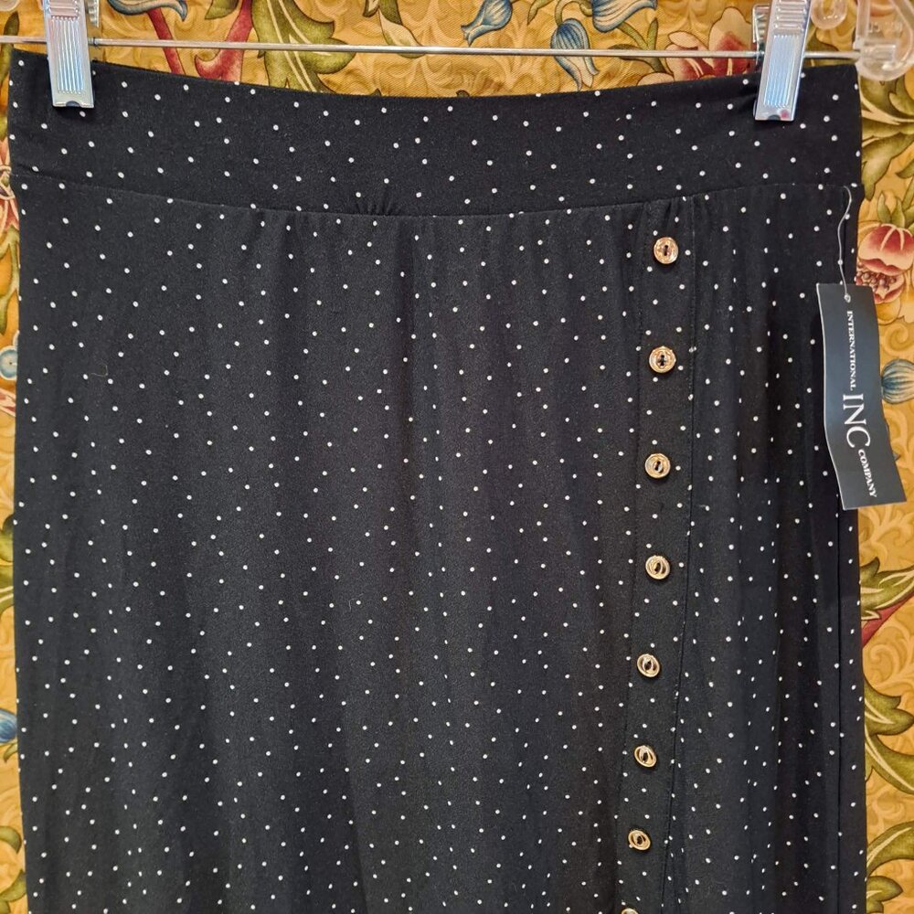 NWT new with tag polka dot skirt with ruffles and buttons - Picture 8 of 9